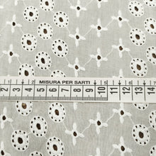 Carica l&#39;immagine nel visualizzatore di Gallery, Tessuto Sangallo Ricamato - Bianco Naturale
